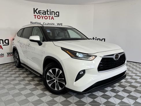 Used 2021 Toyota Highlander XLE image 3