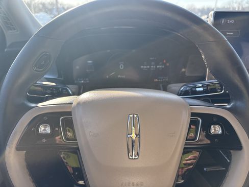 Used 2023 Lincoln Corsair FWD image 12