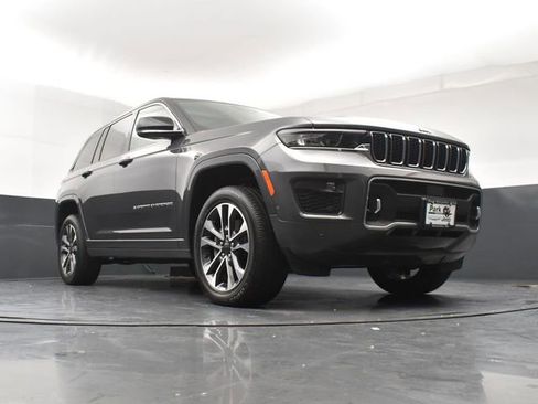 Used 2023 Jeep Grand Cherokee Overland AWD/4WD image 19