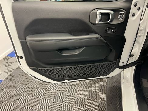 Used 2020 Jeep Wrangler Unlimited Sahara image 5