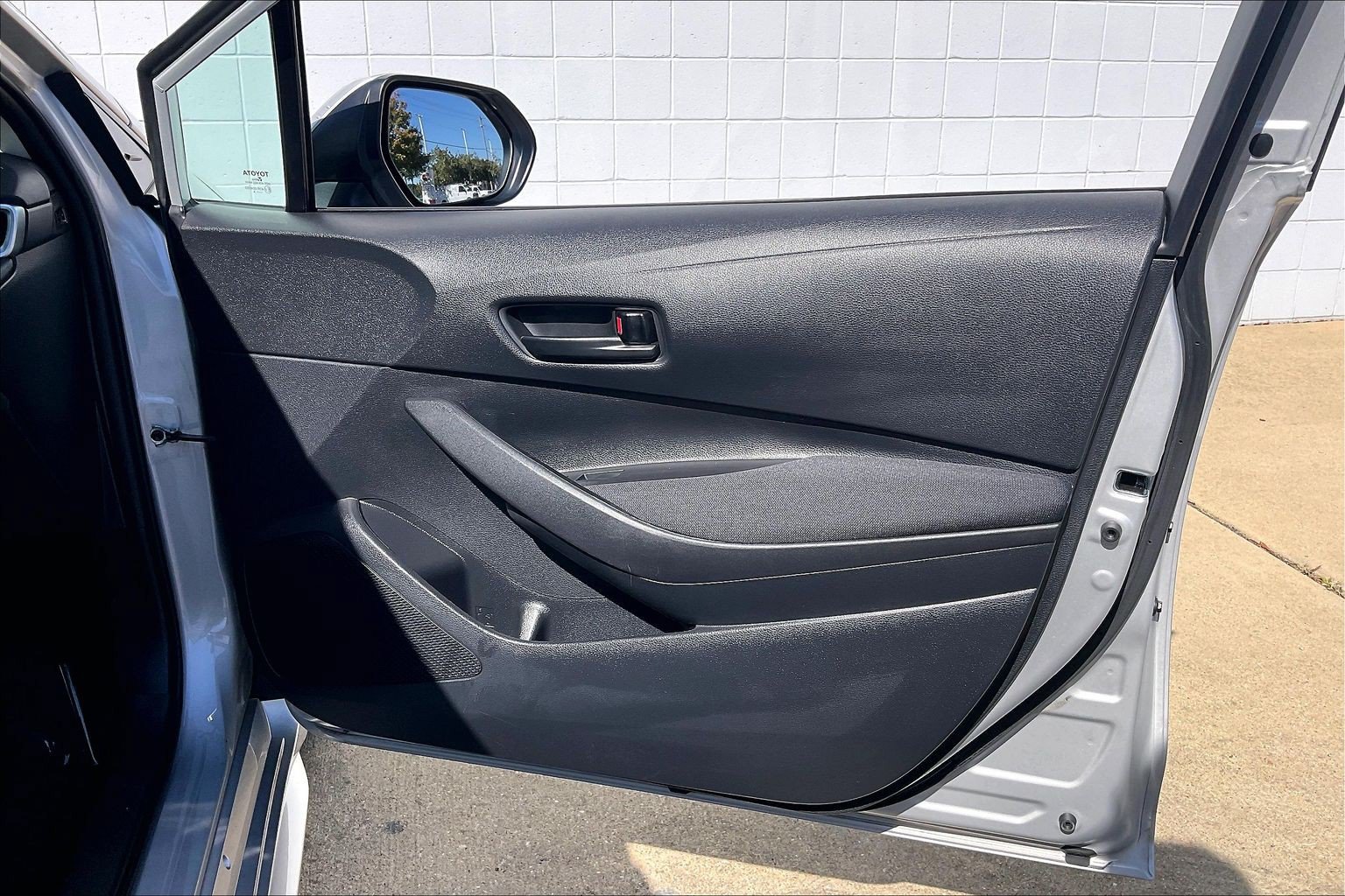 Used 2024 Toyota Corolla LE FWD image 28