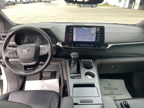 Used 2021 Toyota Sienna XSE FWD image 22