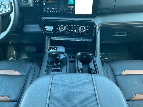 Used 2025 GMC Sierra 1500 AT4 w/ AT4 Premium Package AWD/4WD image 12