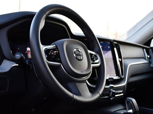 Certified 2025 Volvo XC60 B5 Plus image 10