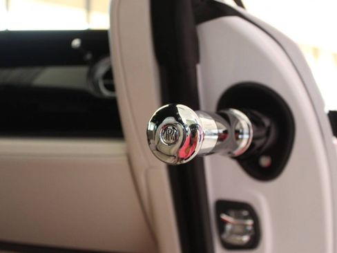 Used 2019 Rolls-Royce Dawn Base 2dr Convertible image 30