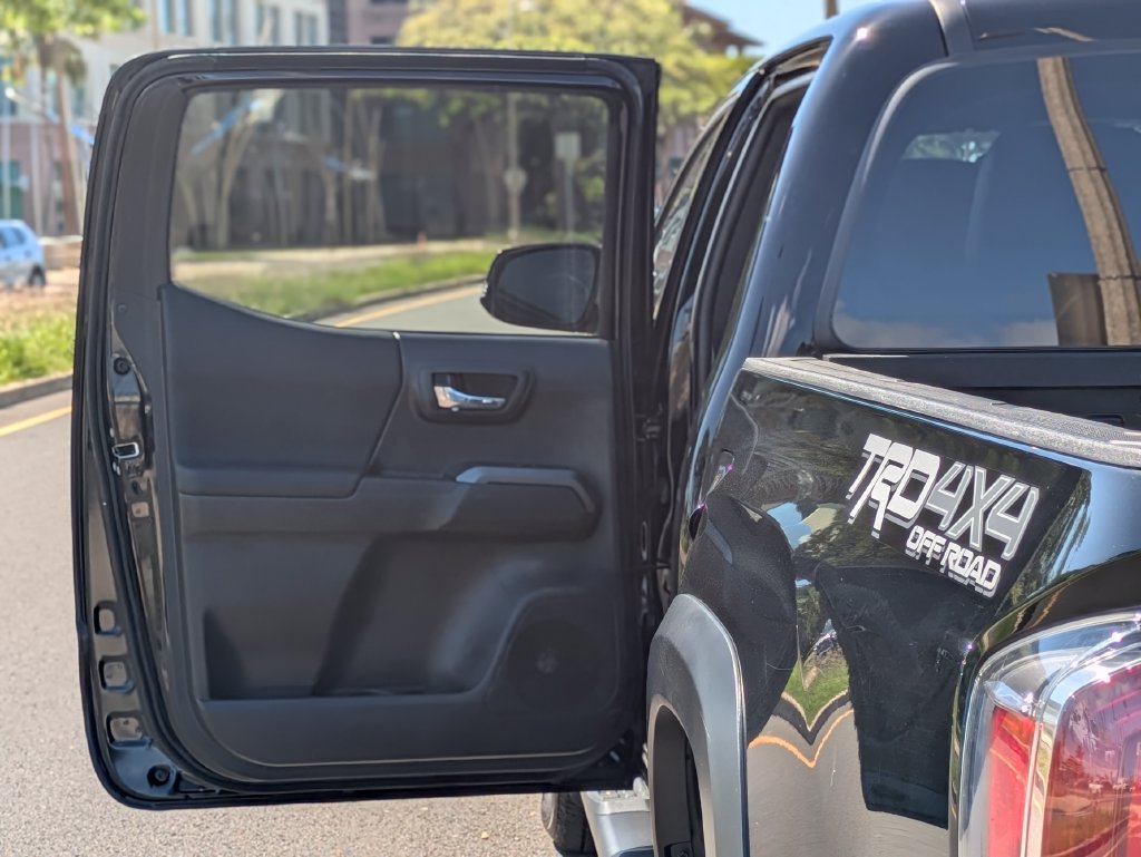 Used 2023 Toyota Tacoma TRD Off-Road w/ TRD Premium Off Road Package AWD/4WD image 10