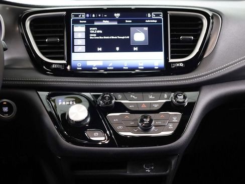 New 2026 Chrysler Pacifica Select image 22