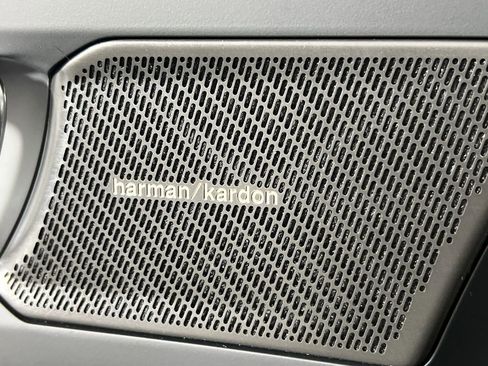 Certified 2025 Volvo XC40 B5 Ultra image 14