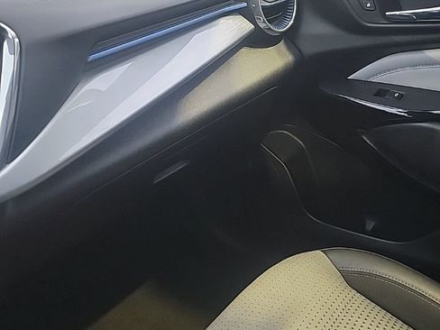 Used 2024 Chevrolet Trax LT w/ LT Convenience Package image 47