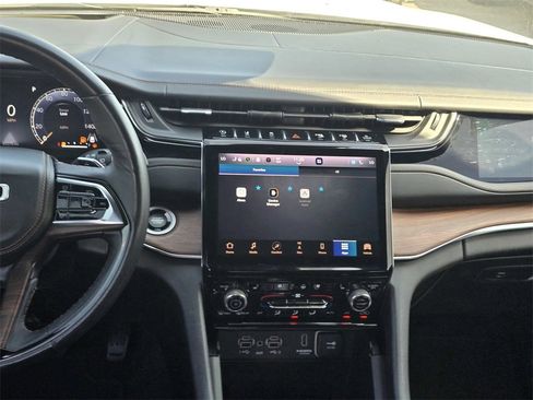 Used 2023 Jeep Grand Cherokee L Summit w/ Advanced Protech Group IV image 17