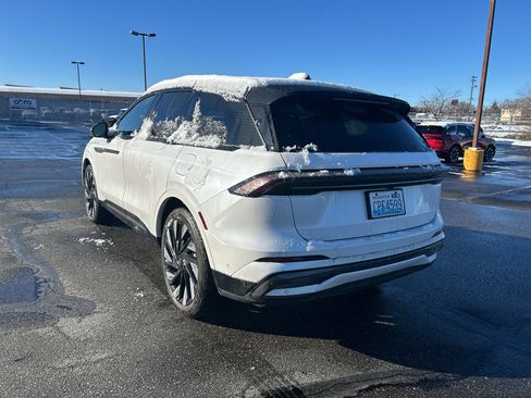 Used 2024 Lincoln Nautilus Reserve w/ Equipment Group 202A image 5