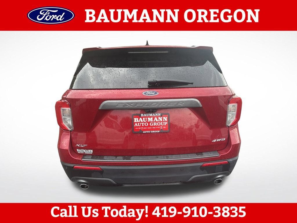 Used 2024 Ford Explorer XLT w/ Equipment Group 202A AWD/4WD image 4