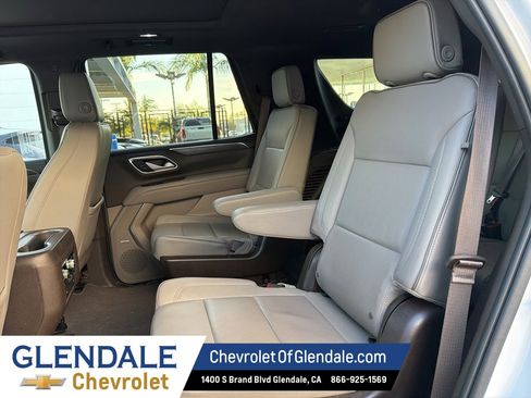 Used 2022 GMC Yukon SLT w/ SLT Premium Package image 17