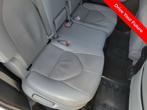 Used 2022 Toyota Highlander Limited FWD image 24