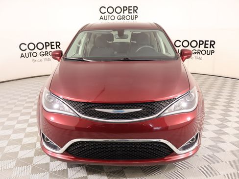 Used 2020 Chrysler Pacifica Touring FWD image 9