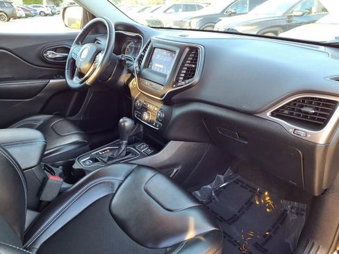 Used 2019 Jeep Cherokee Latitude Plus image 15