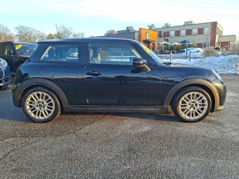 Used 2025 MINI Cooper 2-Door Hardtop image 7