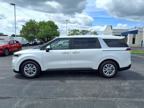 Used 2024 Kia Carnival LX FWD image 29