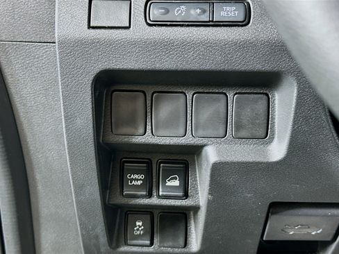 Used 2024 Nissan Frontier SV image 16