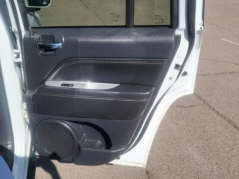 Used 2016 Jeep Compass Latitude image 18