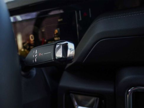 Used 2025 GMC Yukon XL Denali image 24