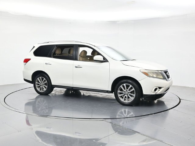 Used 2016 Nissan Pathfinder SV FWD image 3