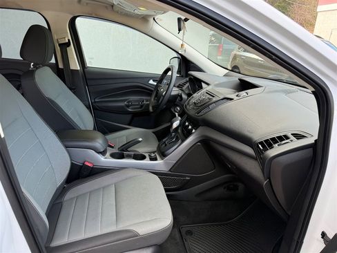 Used 2016 Ford Escape SE image 4