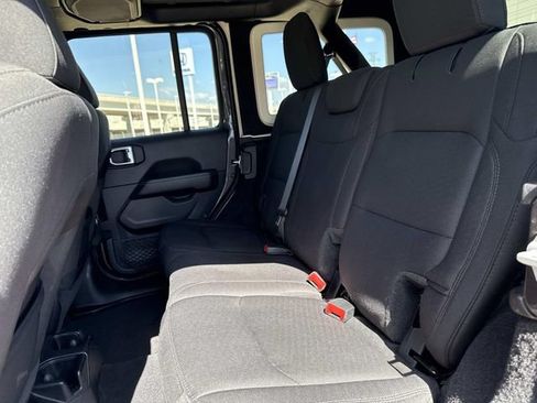 Used 2021 Jeep Wrangler Unlimited Sahara AWD/4WD image 15