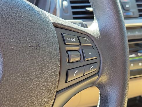 Used 2017 BMW 320i Sedan image 28