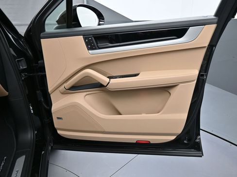 New 2026 Porsche Cayenne Coupe AWD/4WD image 29