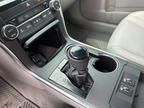 Used 2017 Toyota Camry XLE w/ Moonroof Package FWD image 26