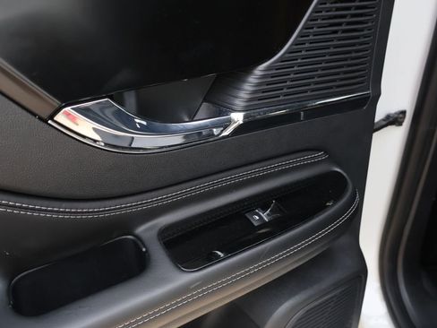 Used 2020 Lincoln Corsair FWD image 11