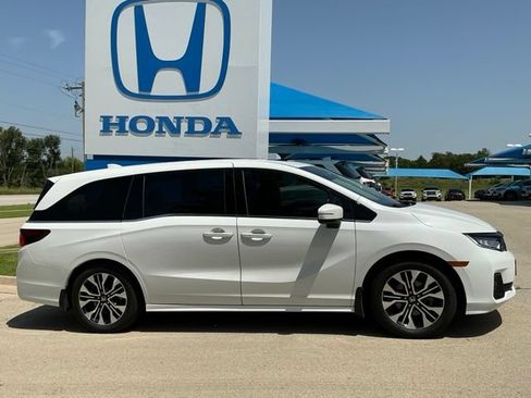 Used 2025 Honda Odyssey Elite image 2