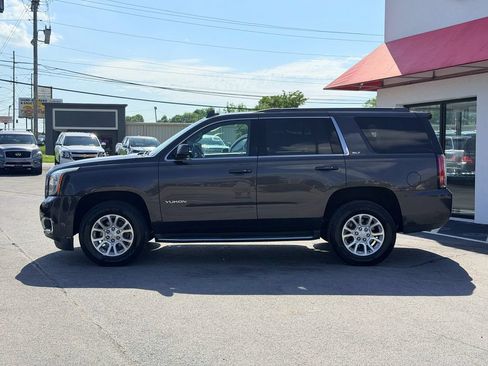Used 2017 GMC Yukon SLT AWD/4WD image 3