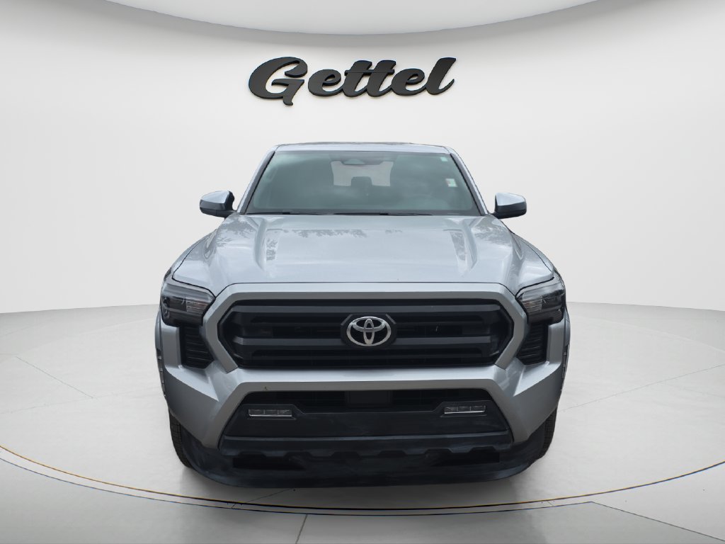 Used 2025 Toyota Tacoma SR5 AWD/4WD image 2