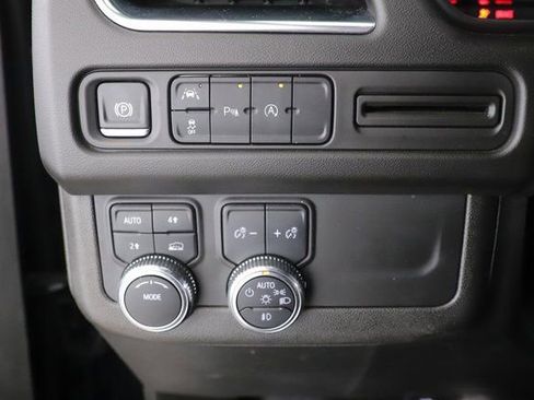 Used 2024 GMC Yukon SLE AWD/4WD image 20