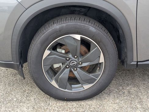Used 2024 Nissan Rogue SV image 17