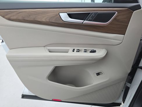 Certified 2024 Volkswagen Atlas SE image 28