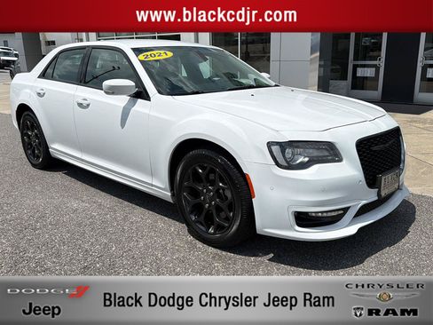 Used 2021 Chrysler 300 Touring L AWD/4WD image 1