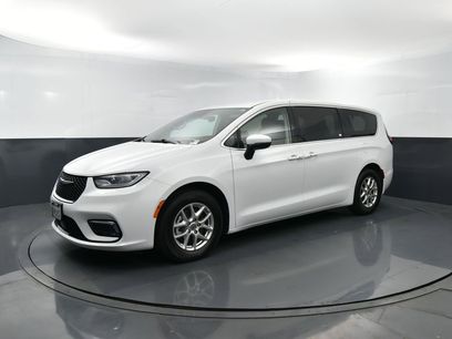 Used 2023 Chrysler Pacifica Touring-L
