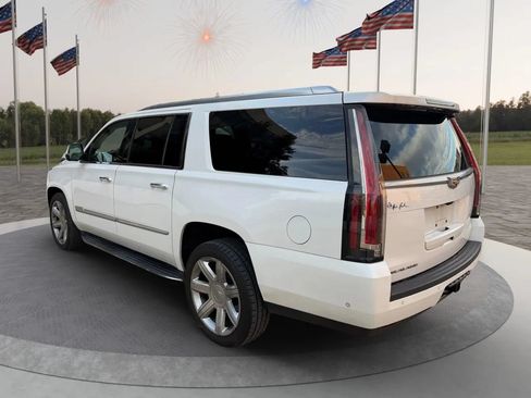 Used 2018 Cadillac Escalade ESV Luxury AWD/4WD image 10