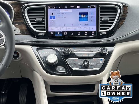 Used 2023 Chrysler Pacifica Limited image 15