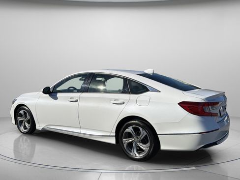 Used 2018 Honda Accord EX image 2