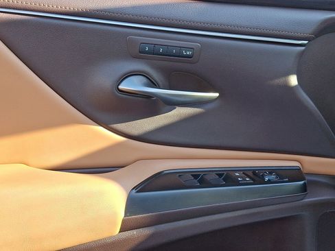 Used 2019 Lexus ES 350 image 12