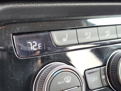 Used 2024 Volkswagen Taos SE image 14