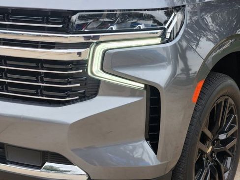 Used 2021 Chevrolet Suburban LT image 17