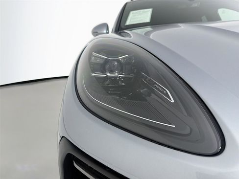 Used 2025 Porsche Macan AWD/4WD image 30
