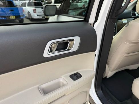 Used 2014 Ford Explorer Limited w/ Equipment Group 302A AWD/4WD image 59