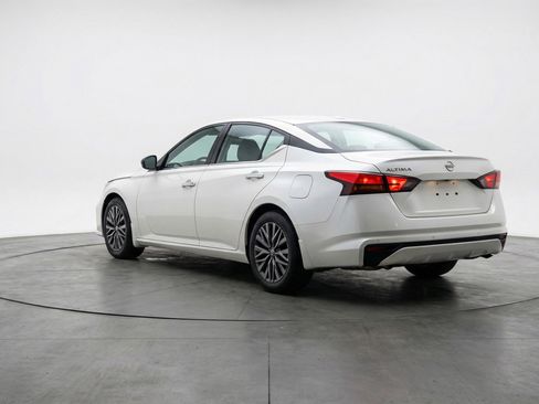 Used 2025 Nissan Altima 2.5 SV image 6