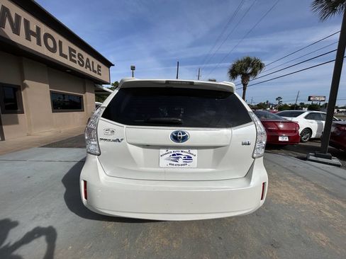 Used 2014 Toyota Prius V Three FWD image 4
